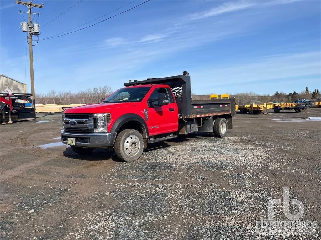 Ford F-550 Savivarčių priekabų vilkikai