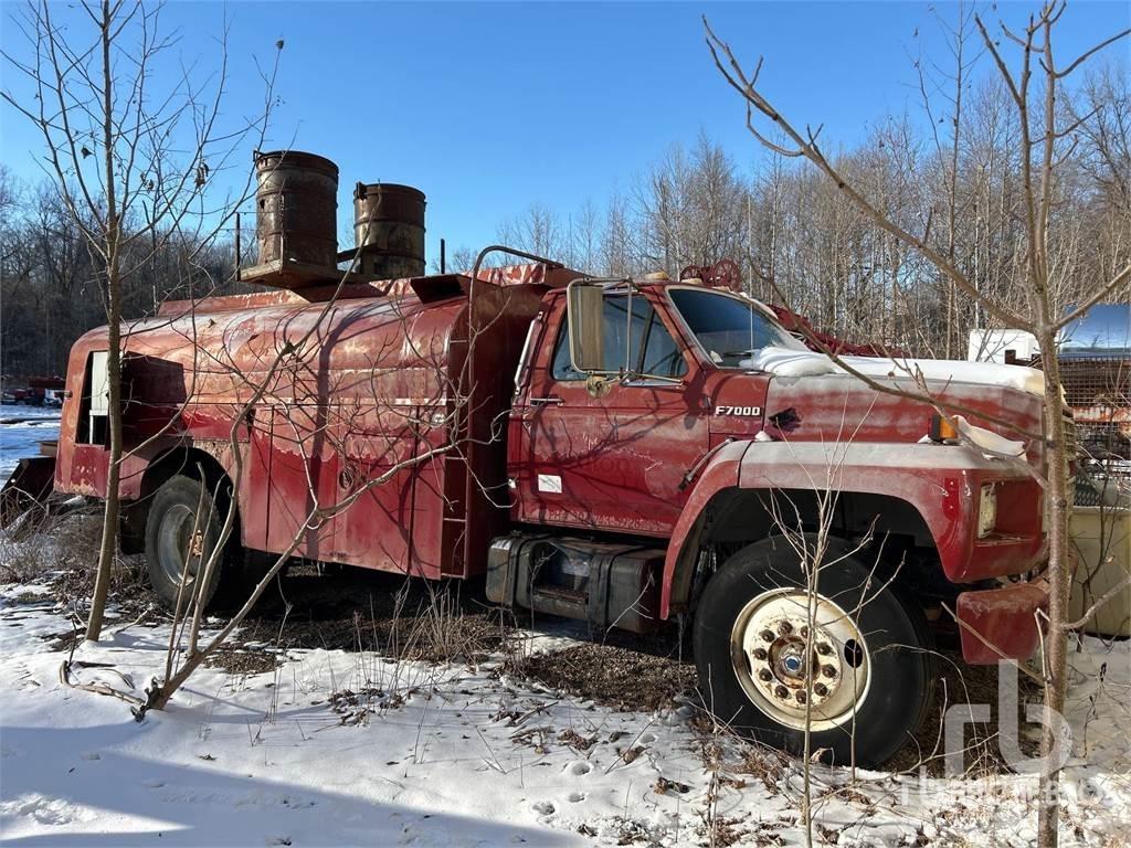 Ford F7000 Automobilinės cisternos
