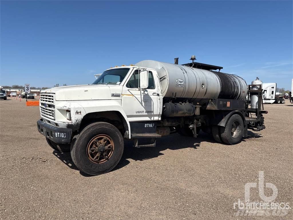 Ford F800 Bituminiai purkštuvai
