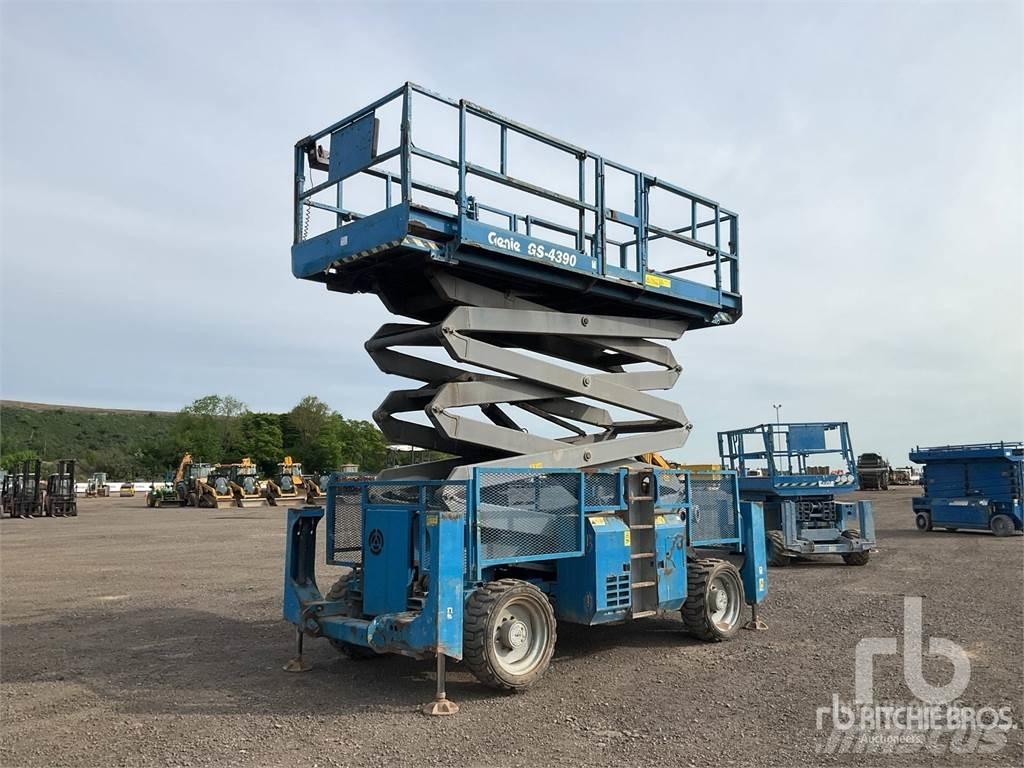 Genie GS4390 Žirkliniai keltuvai