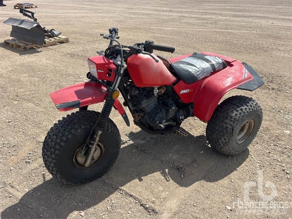 Honda 250SX Visureigiai