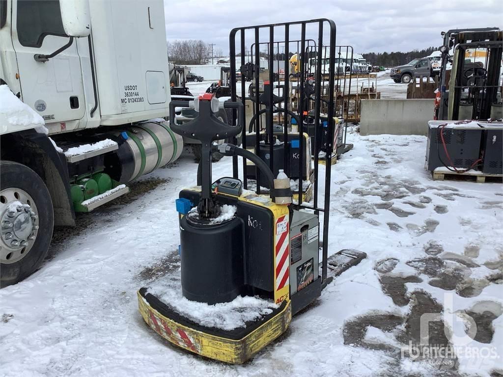 Hyster B60ZAC Padėklų stelažai