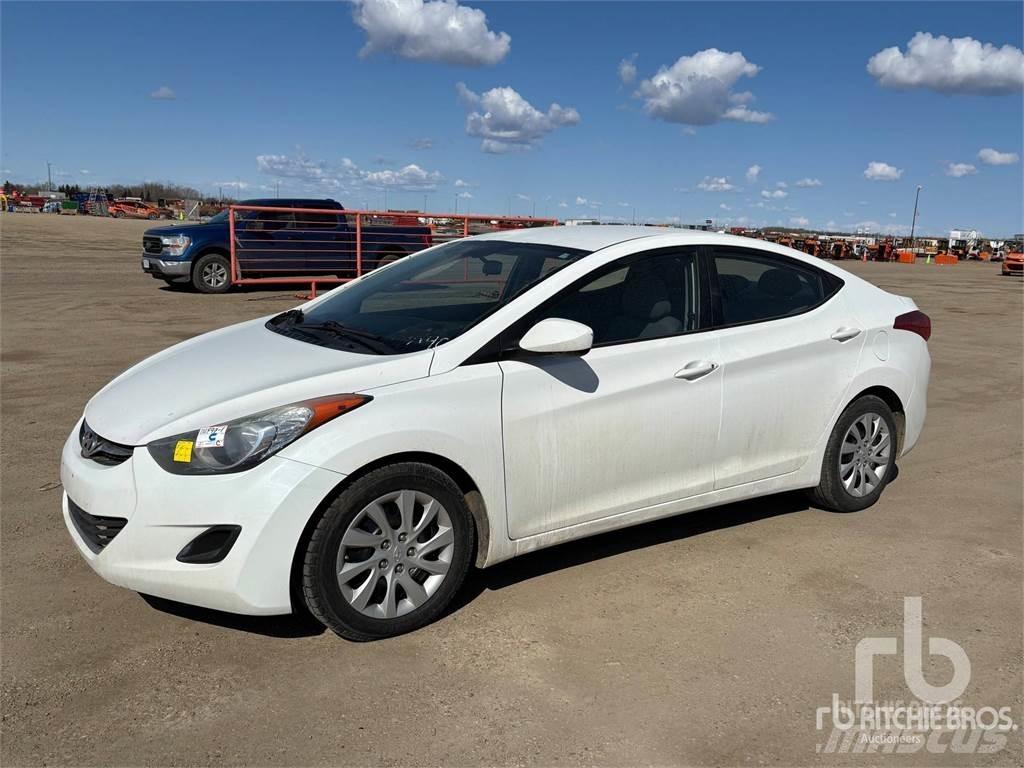 Hyundai ELANTRA Lengvieji automobiliai