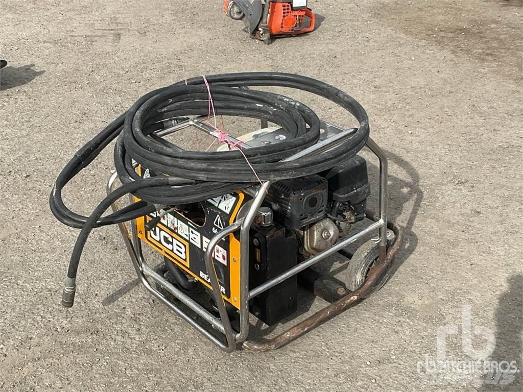 JCB BEAVER Žemo iškrovimo puspriekabės