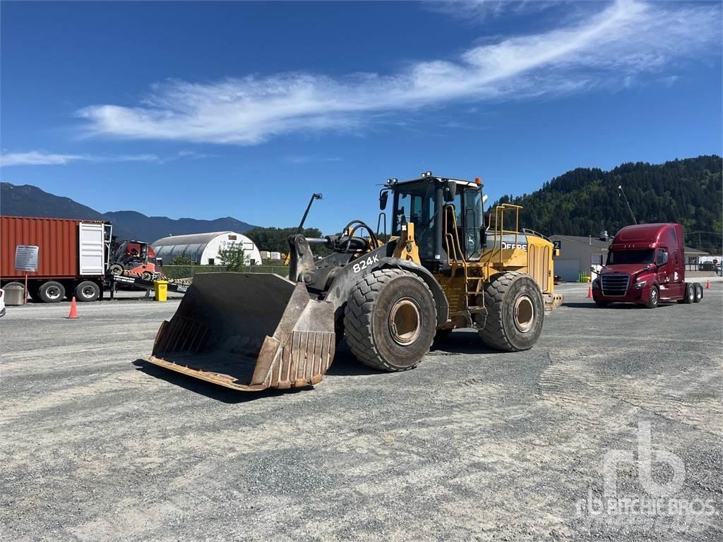 John Deere 824K Naudoti ratiniai krautuvai