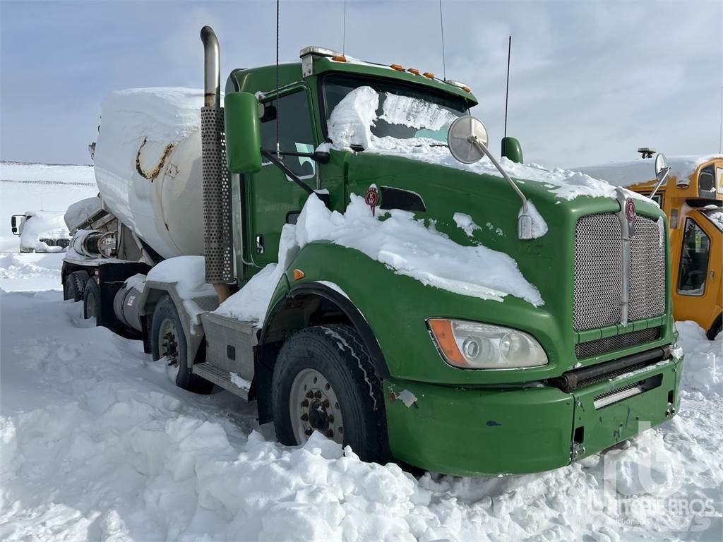 Kenworth T440 Betonvežiai