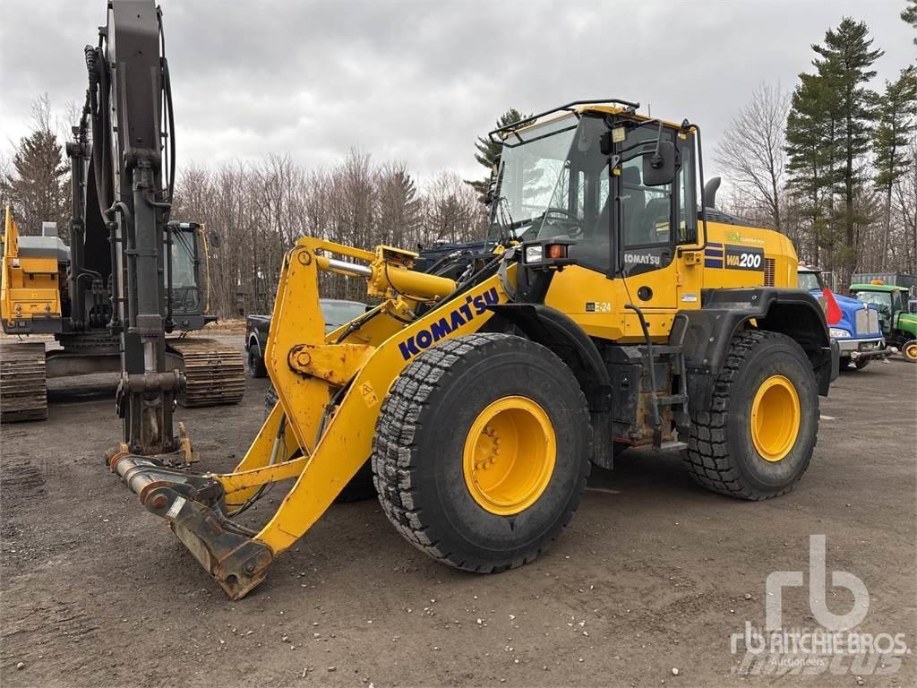 Komatsu WA200-8 Naudoti ratiniai krautuvai