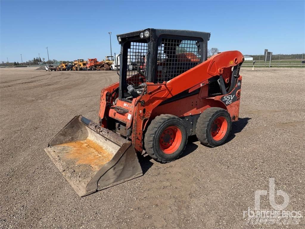 Kubota SSV65 Krautuvai su šoniniu pasukimu