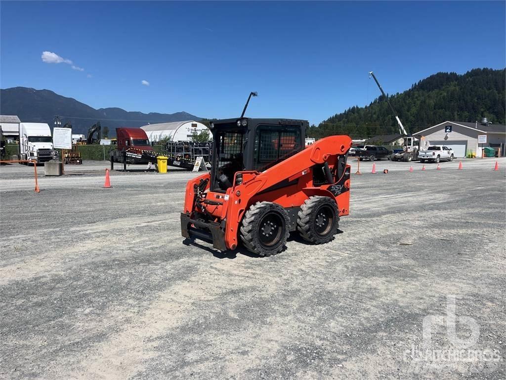 Kubota SSV75 Krautuvai su šoniniu pasukimu
