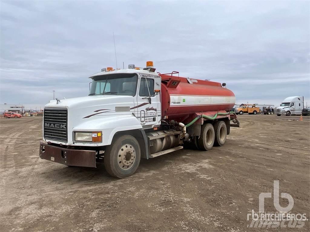 Mack CH613 Vandens sunkvežimiai