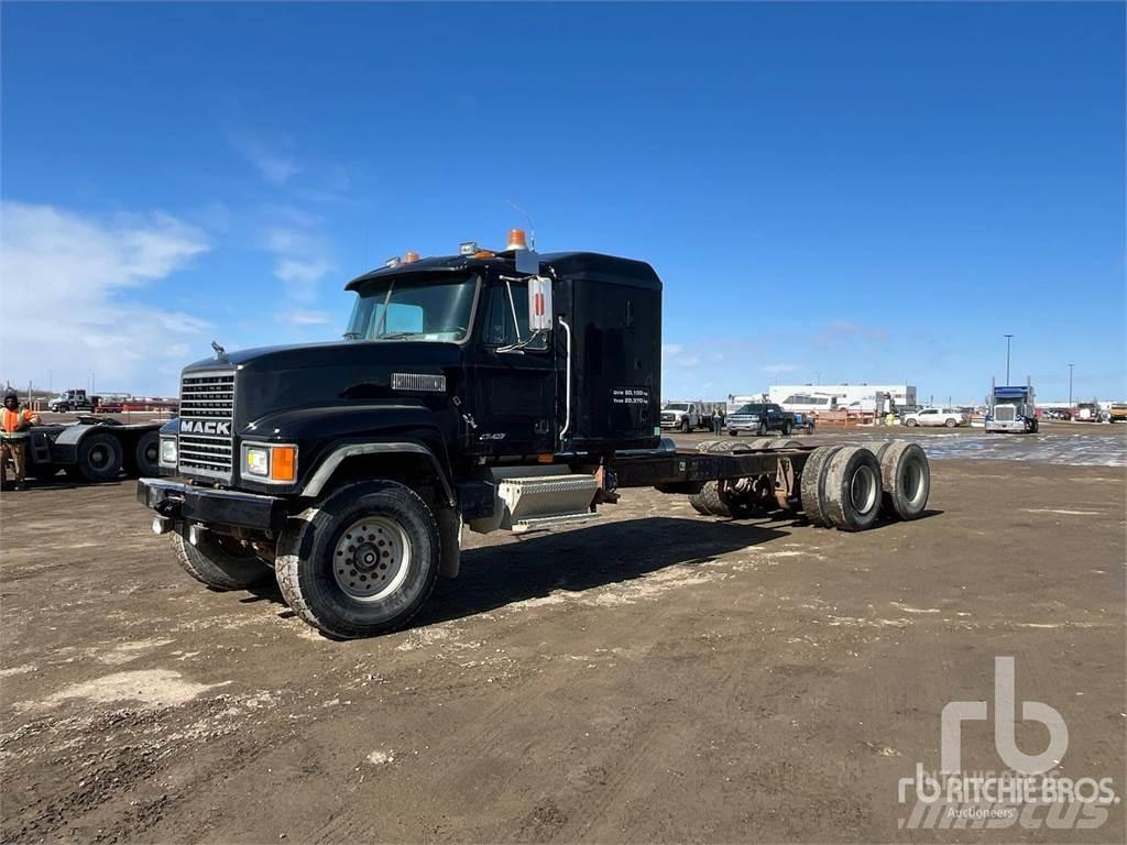 Mack CH613 Važiuoklė su kabina