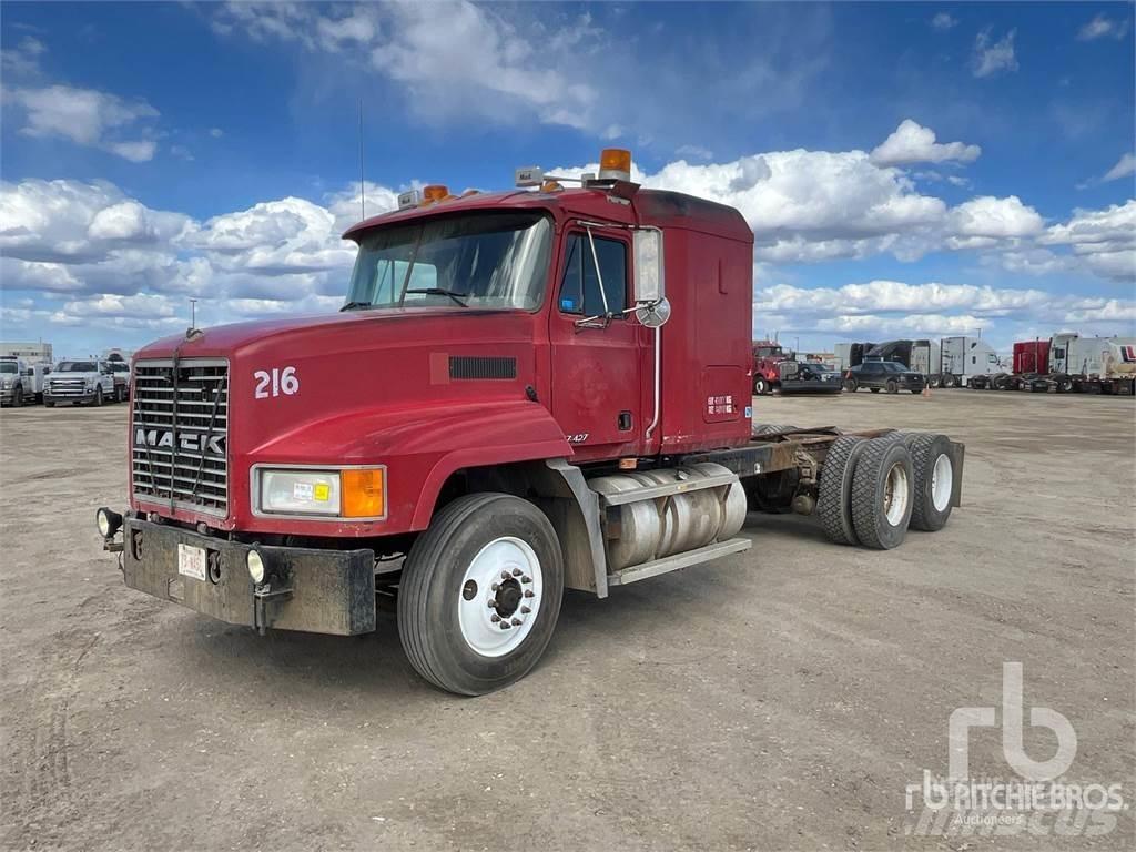 Mack CH613 Važiuoklė su kabina