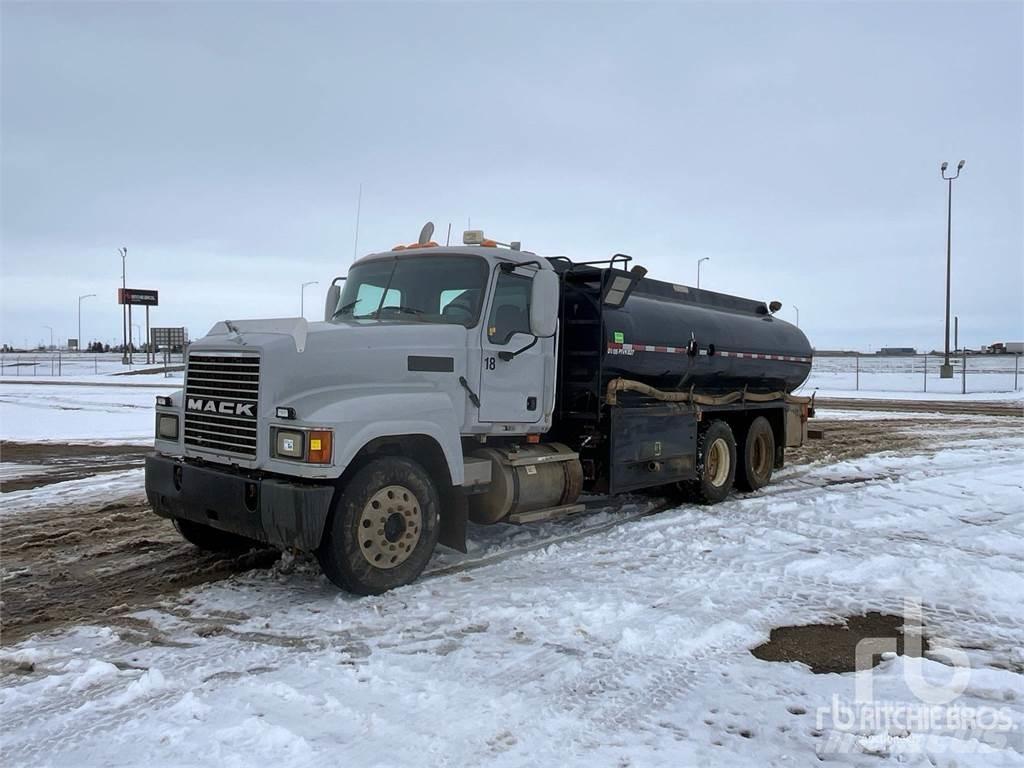 Mack CHN613 Vandens sunkvežimiai