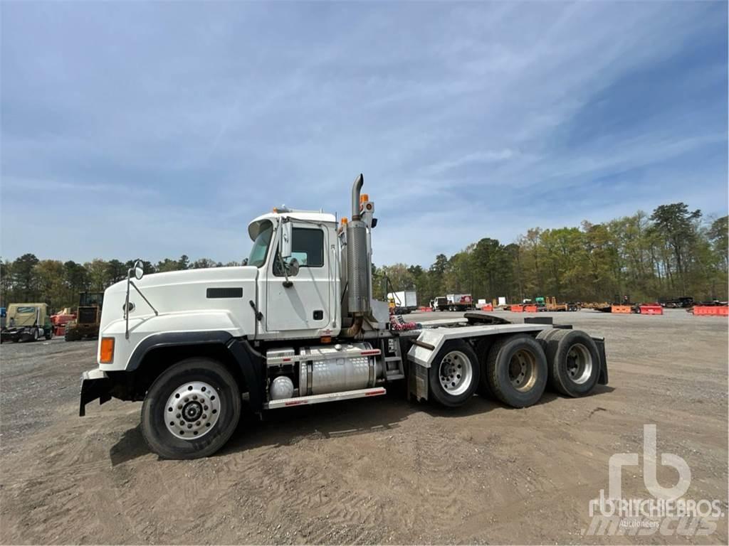 Mack CL733 Naudoti vilkikai