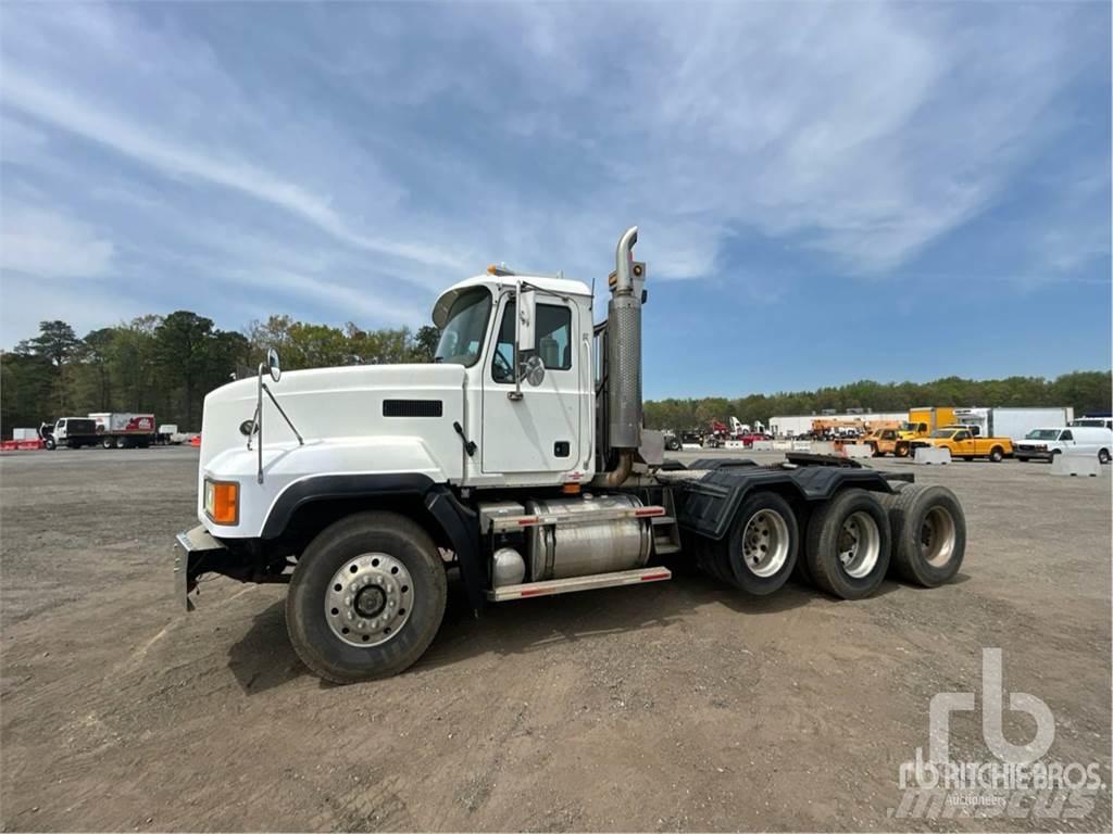 Mack CL733 Naudoti vilkikai