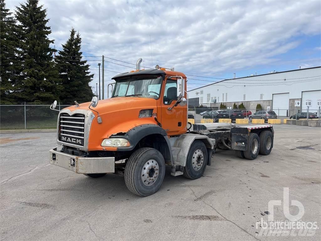 Mack CT713 Važiuoklė su kabina