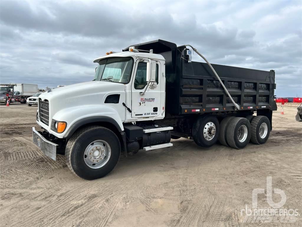 Mack CV713 Savivarčių priekabų vilkikai