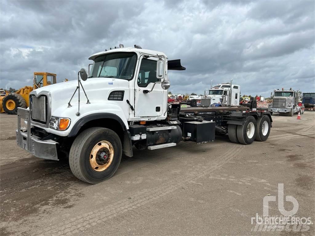 Mack CV713 Savivarčiai su kabeliniu keltuvu