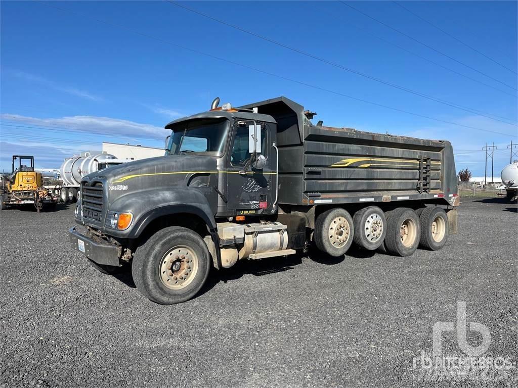 Mack CV713 Savivarčių priekabų vilkikai