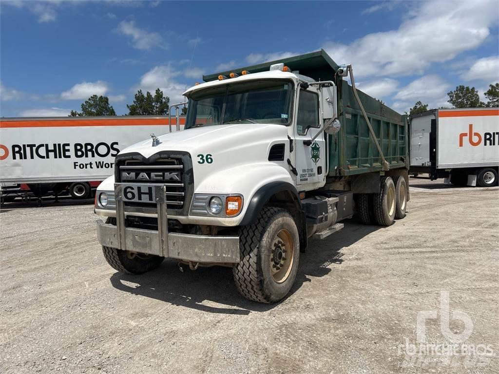 Mack CV713 Savivarčių priekabų vilkikai