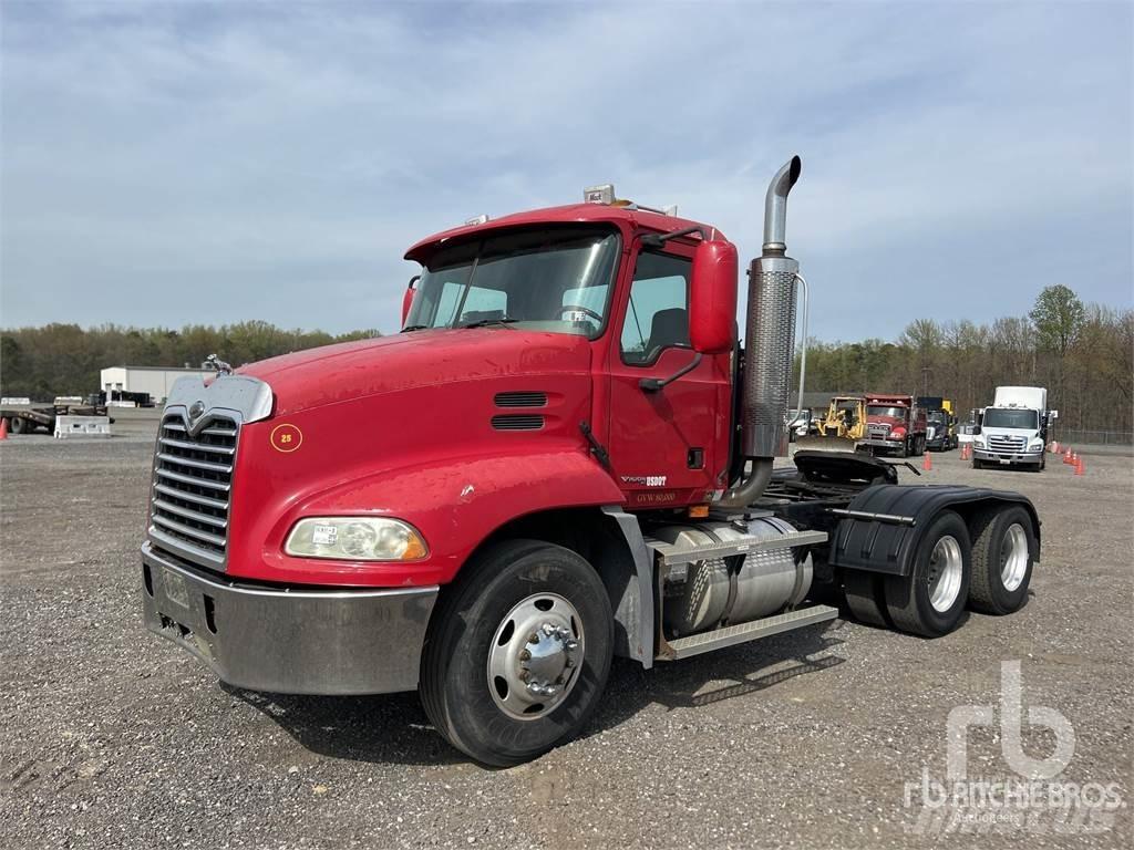 Mack CX613 Naudoti vilkikai