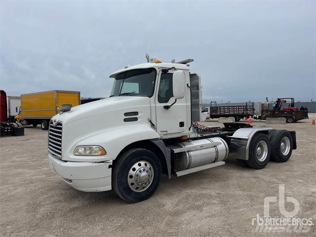Mack CXN613 Naudoti vilkikai