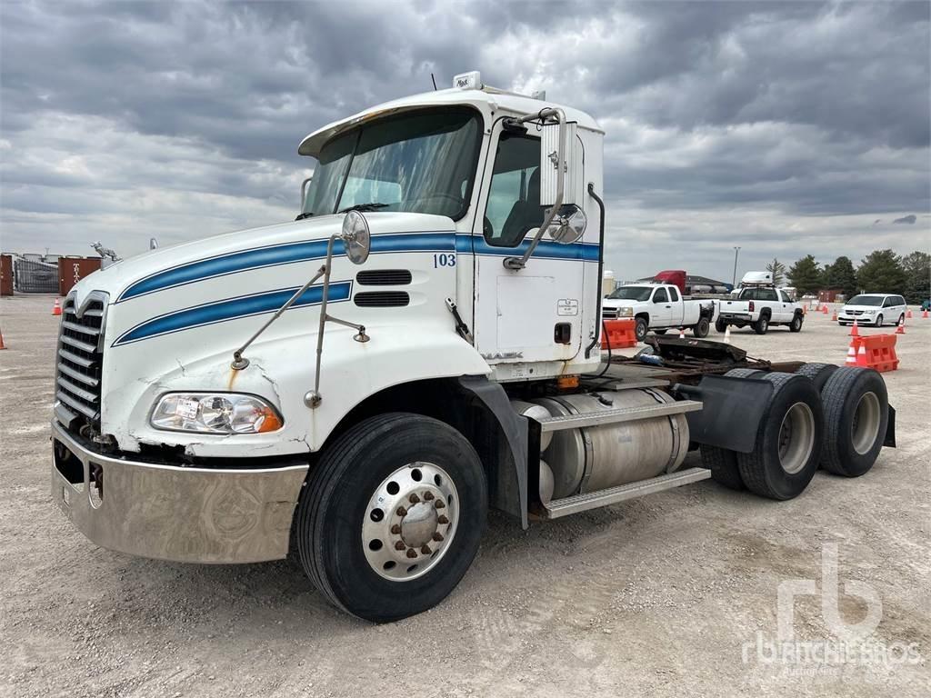 Mack CXP613 Naudoti vilkikai