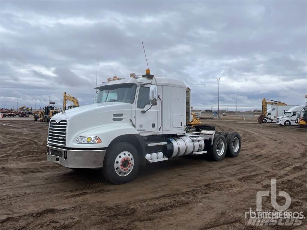 Mack CXU613 Naudoti vilkikai