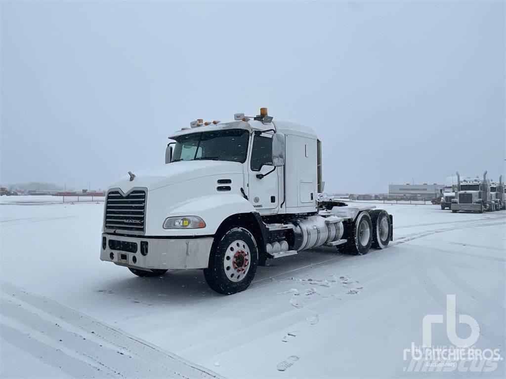 Mack CXU613 Naudoti vilkikai