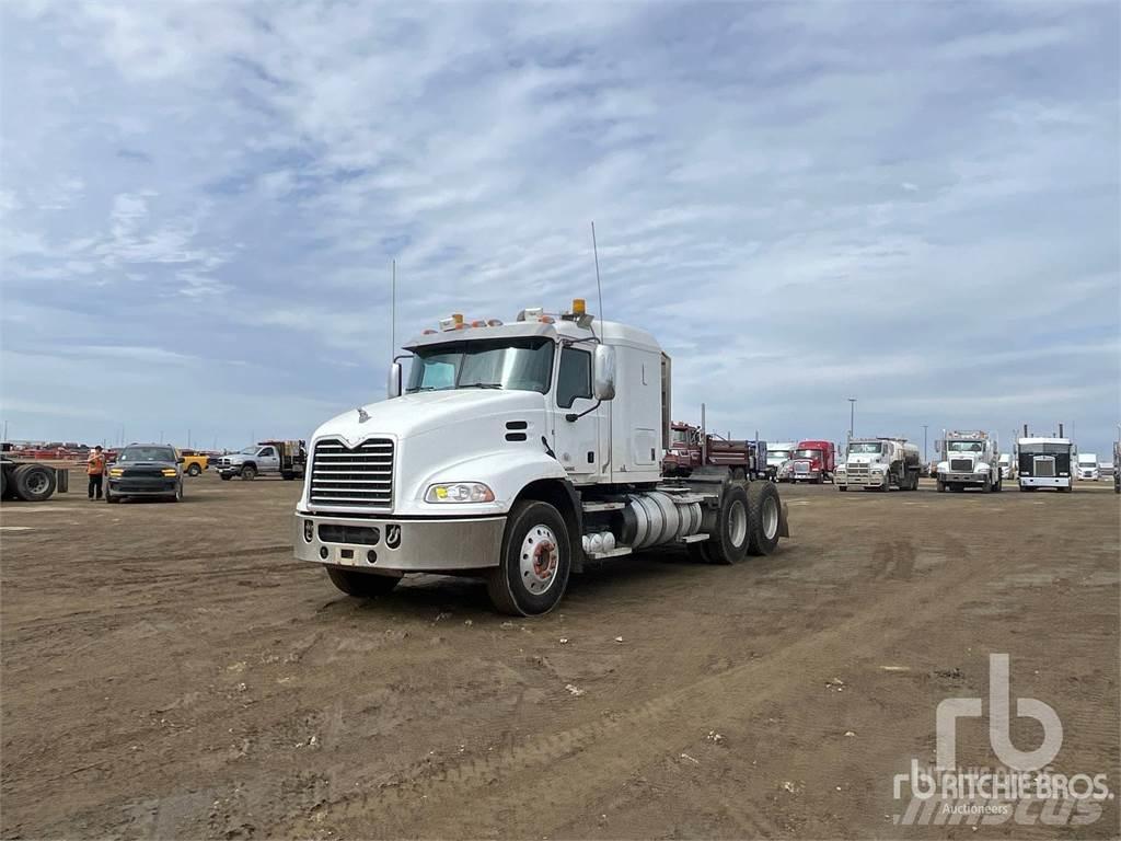 Mack CXU613 Naudoti vilkikai