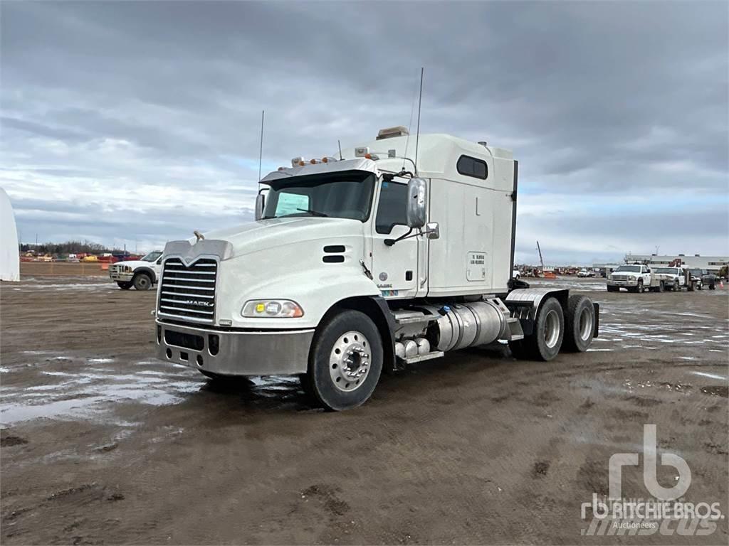 Mack CXU613 Naudoti vilkikai
