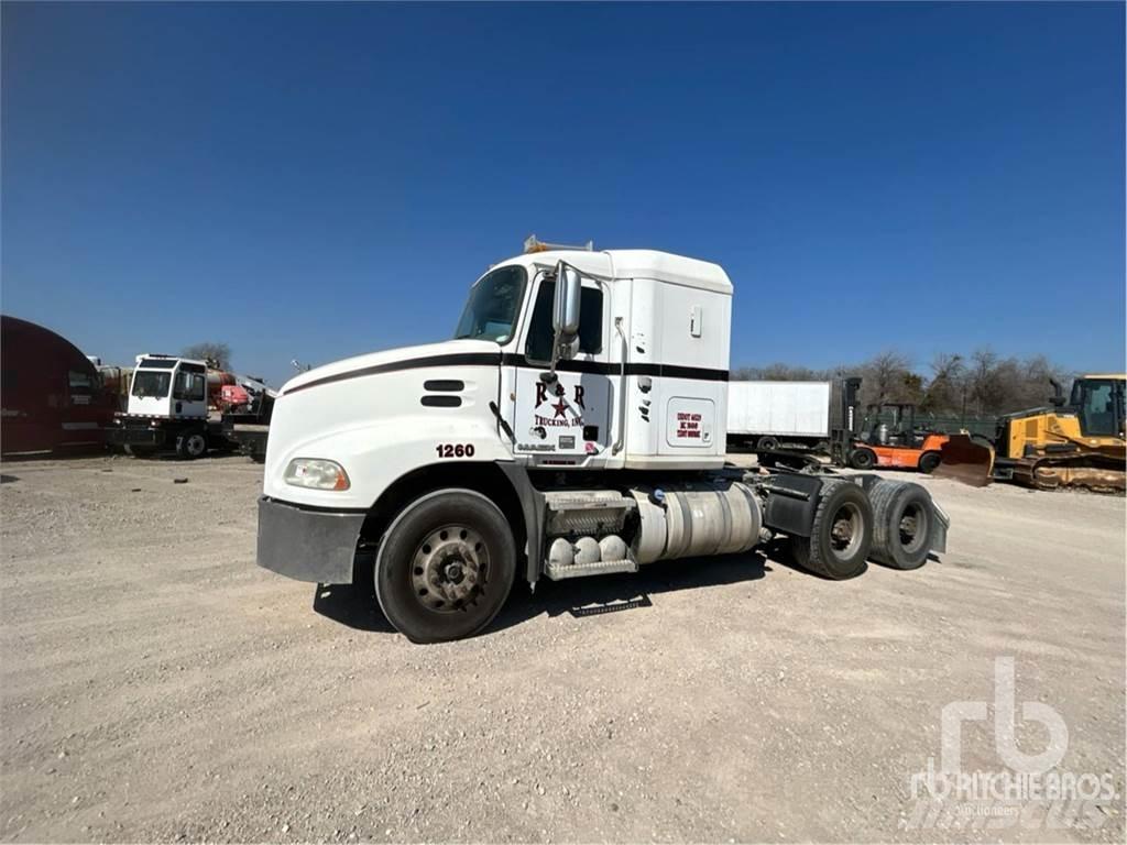 Mack CXU613 Naudoti vilkikai
