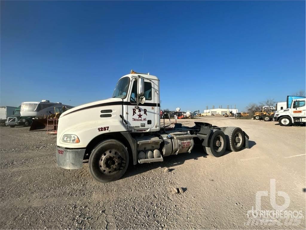 Mack CXU613 Naudoti vilkikai