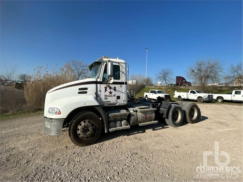 Mack CXU613 Naudoti vilkikai
