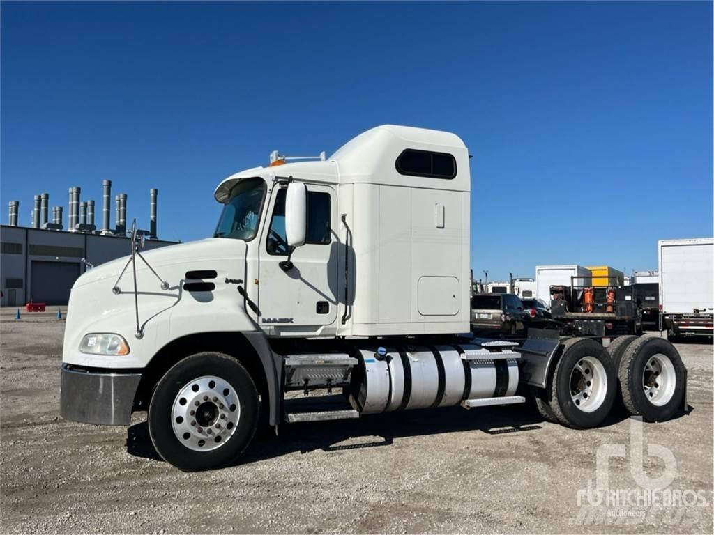Mack CXU613 Naudoti vilkikai