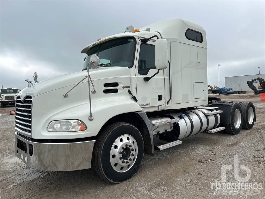 Mack CXU613 Naudoti vilkikai
