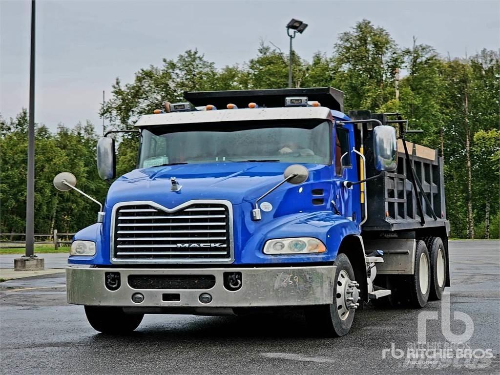 Mack CXU613T Savivarčių priekabų vilkikai