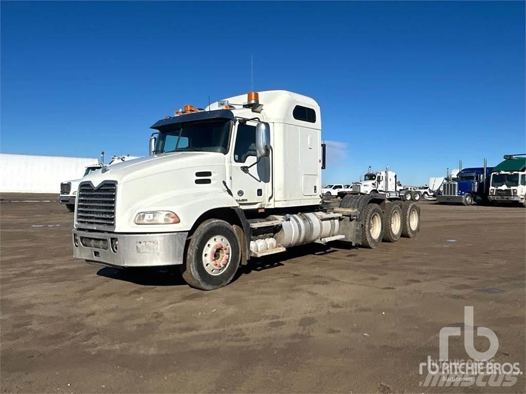 Mack CXU614 Naudoti vilkikai