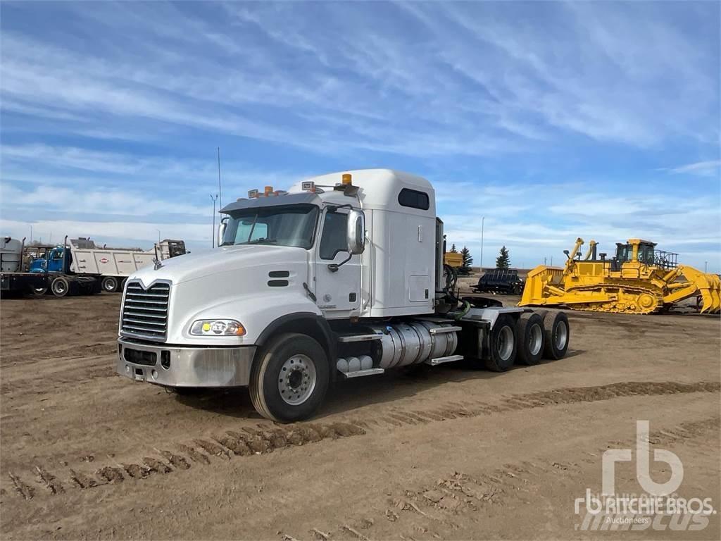 Mack CXU614 Naudoti vilkikai