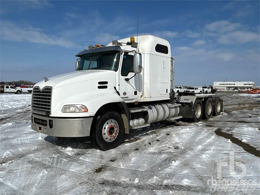 Mack CXU614 Naudoti vilkikai