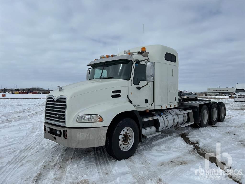 Mack CXU614 Naudoti vilkikai
