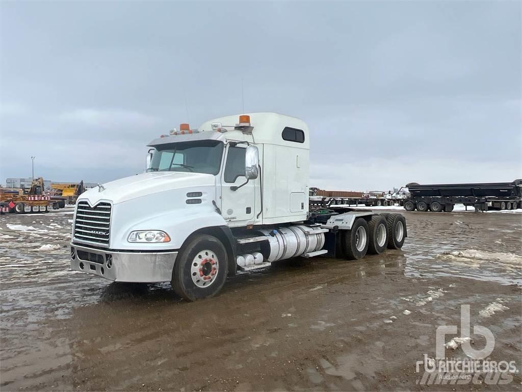 Mack CXU614 Naudoti vilkikai