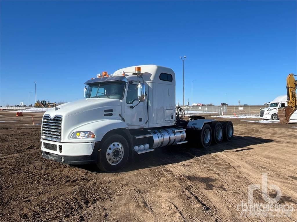 Mack CXU614 Naudoti vilkikai