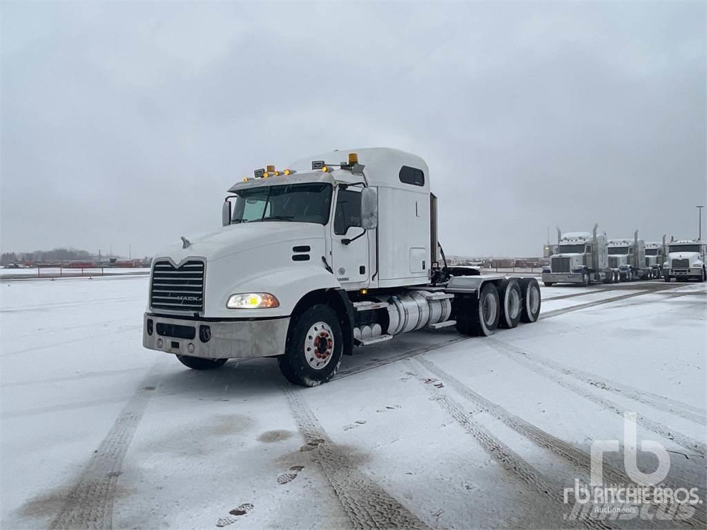 Mack CXU614 Naudoti vilkikai