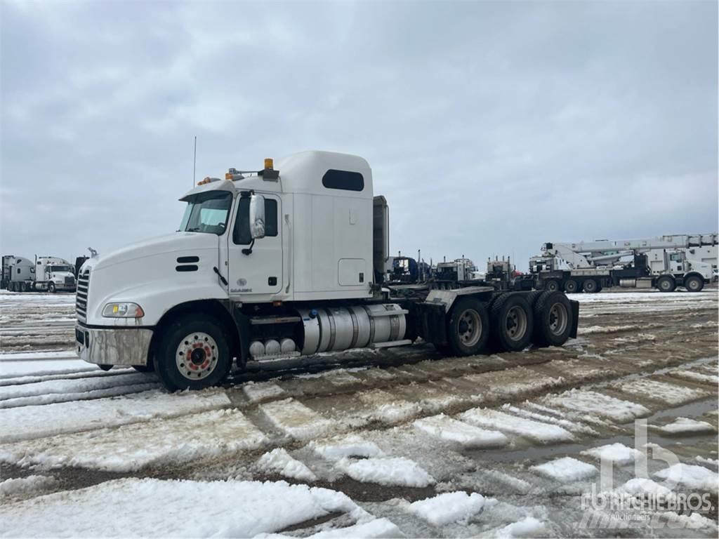 Mack CXU614 Naudoti vilkikai