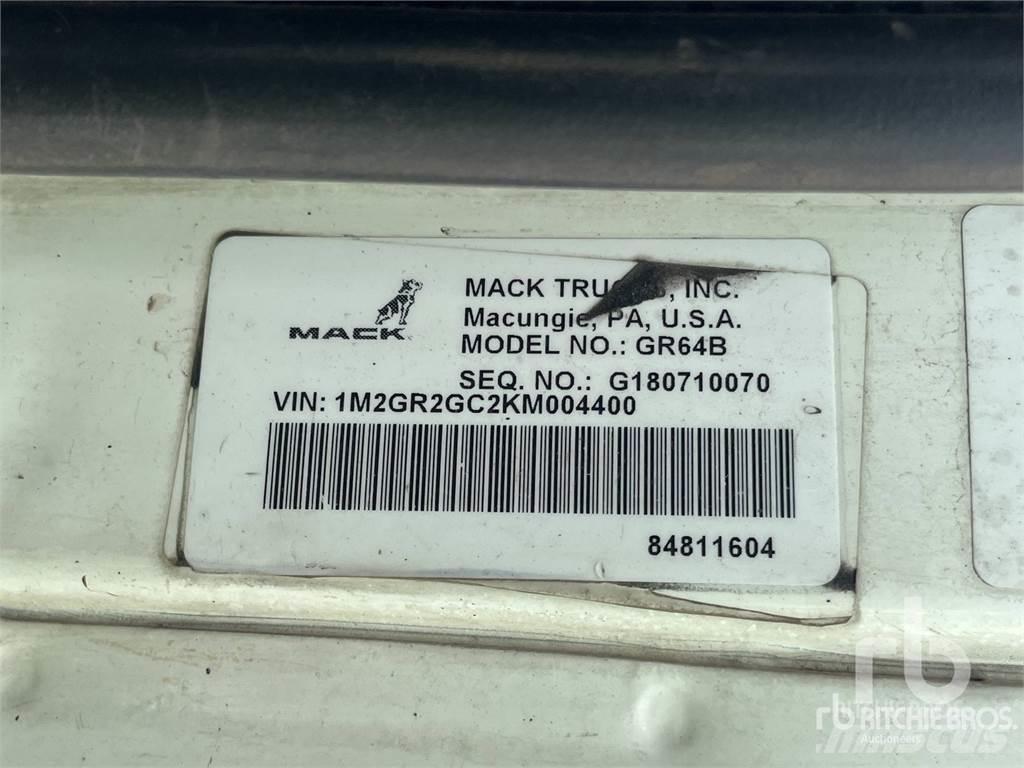 Mack GR64B Savivarčiai su kabeliniu keltuvu