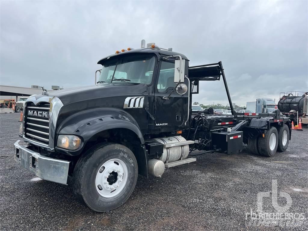Mack GU713 Savivarčiai su kabeliniu keltuvu
