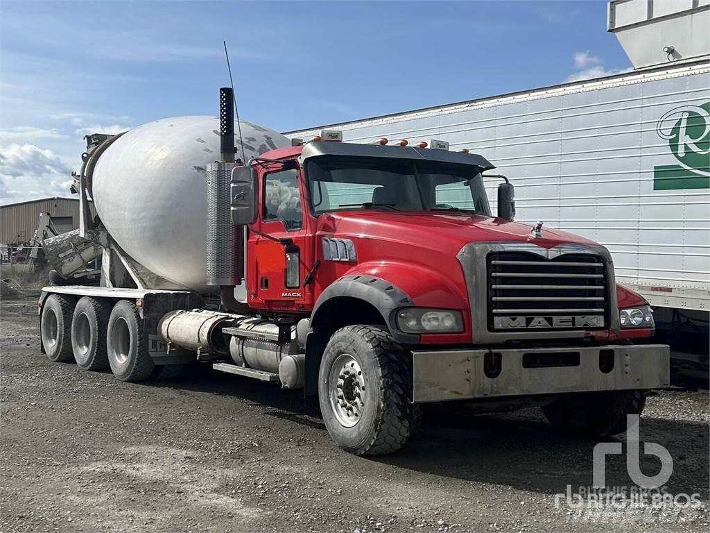 Mack GU713 Betonvežiai