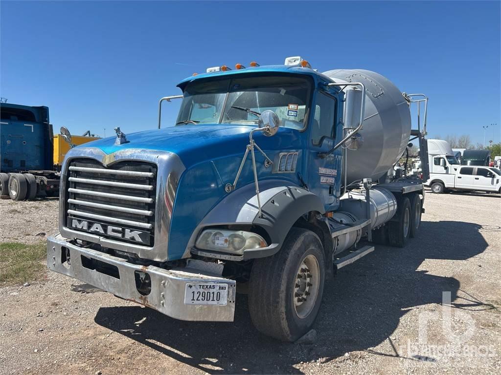 Mack GU813 Betonvežiai