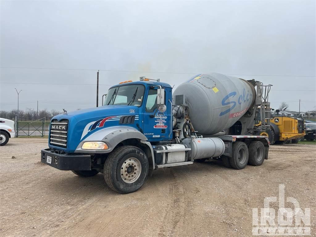 Mack GU813 Betonvežiai